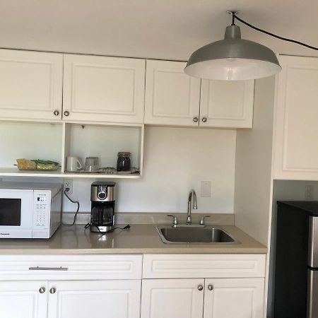 One Bedroom Suite Near Hillside Mall Oak Bay Exterior foto